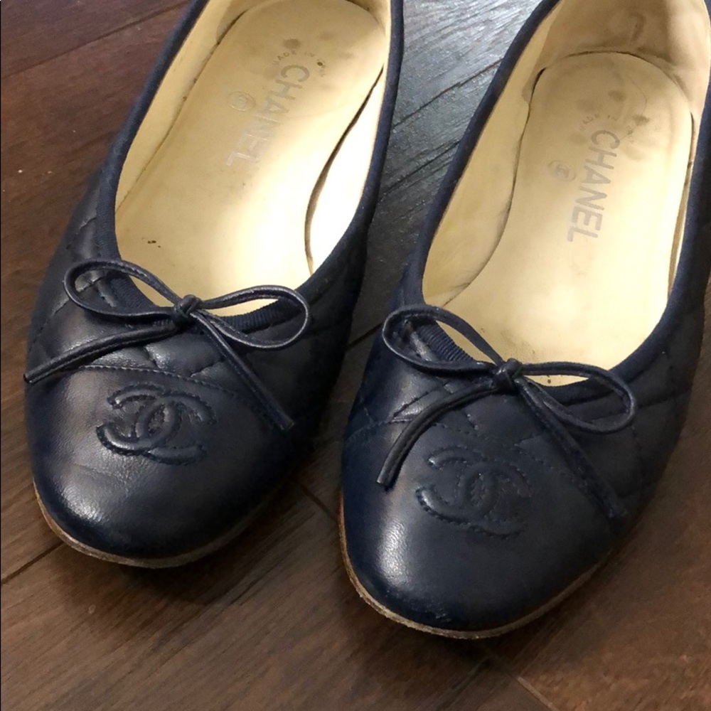 Authentic CHANEL ballerinas in Navy blue leather